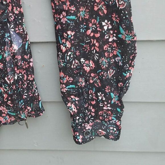 Roxy Sheer Black Floral Button down Top size Medium - Picture 8 of 11